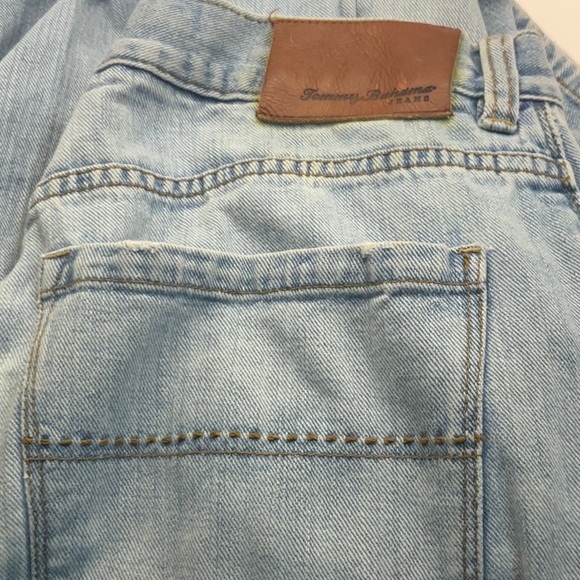 Tommy Bahama Classic Fit Light Wash 35x32” - Picture 5 of 8